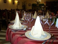Vista preparaci�n mesas para eventos